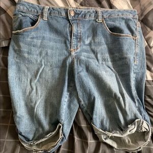 Women’s shorts size 16 .